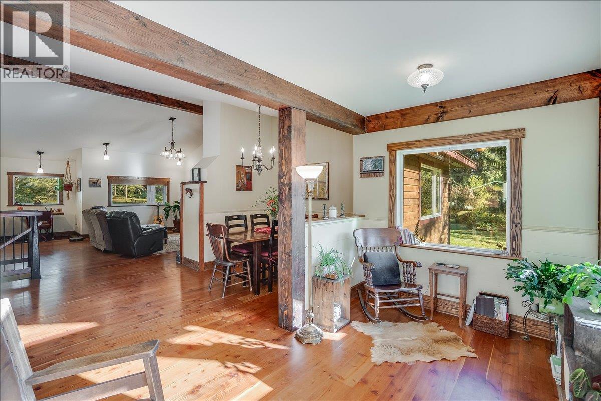 3371 Highway 3B, Fruitvale