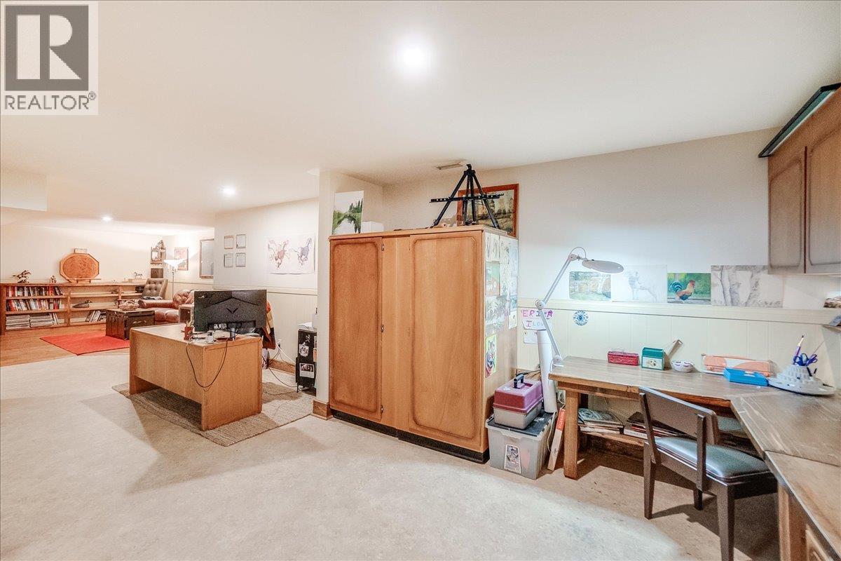 3371 Highway 3B, Fruitvale