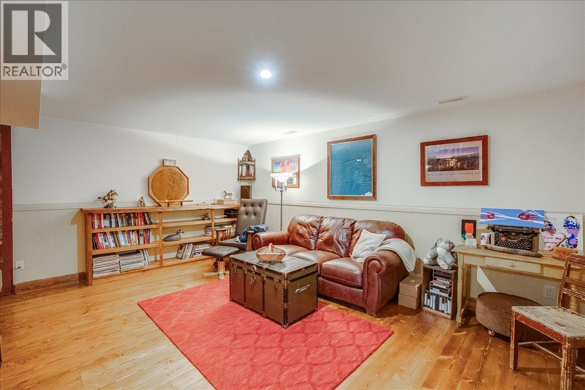 3371 Highway 3B, Fruitvale