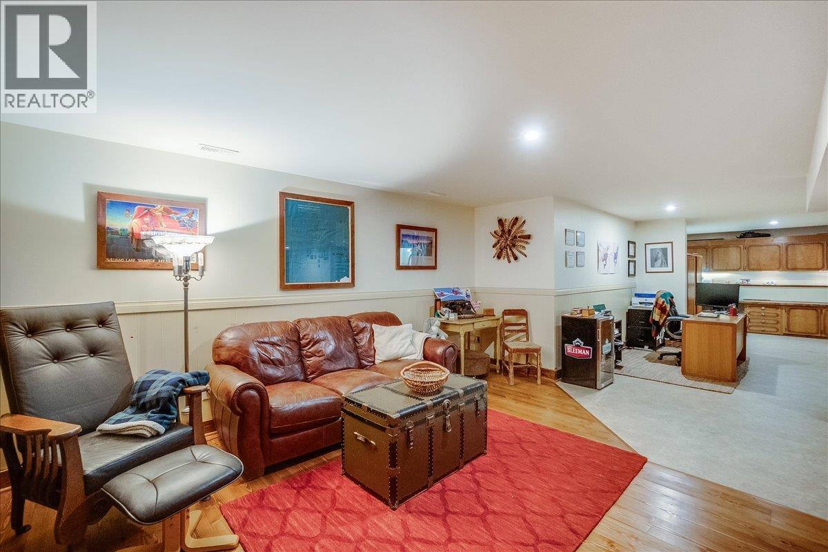 3371 Highway 3B, Fruitvale