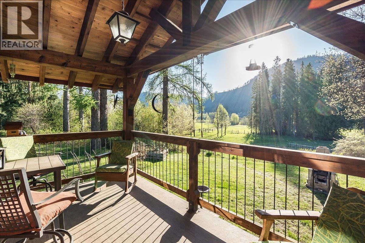 3371 Highway 3B, Fruitvale