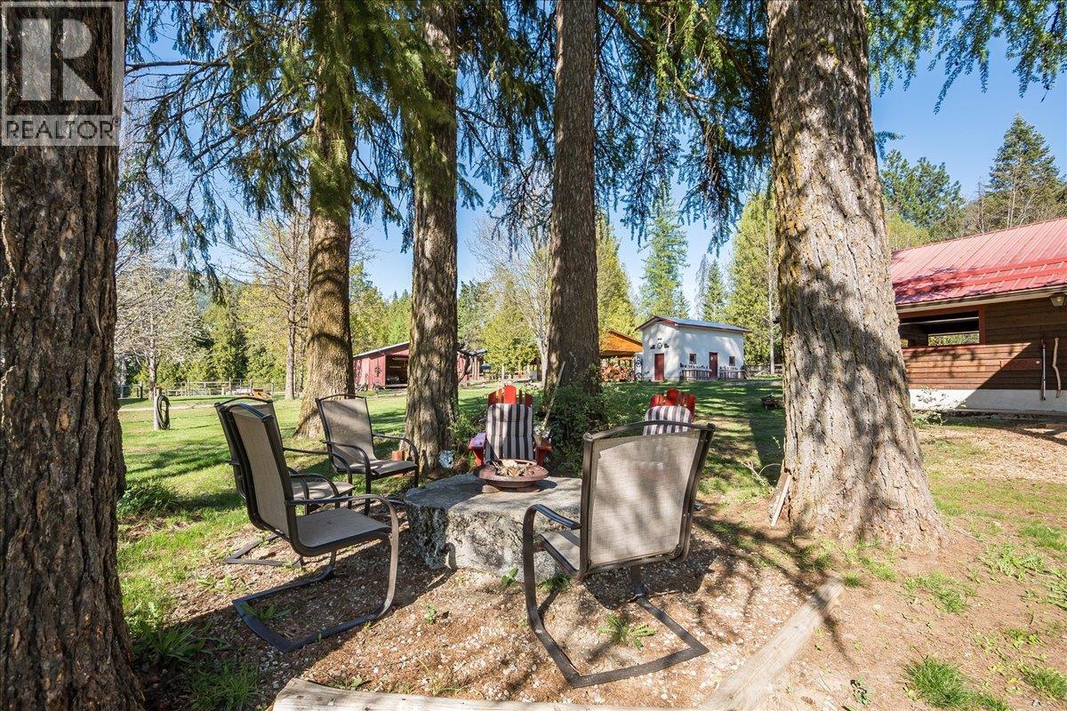 3371 Highway 3B, Fruitvale