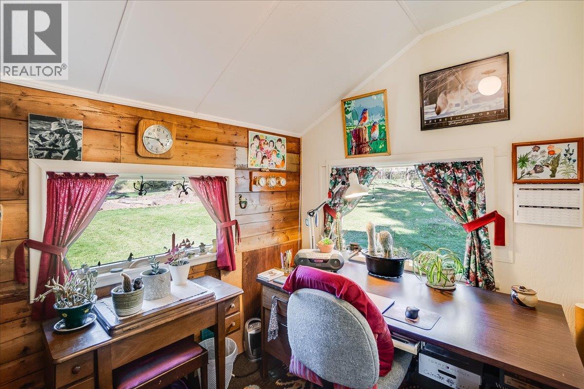 3371 Highway 3B, Fruitvale