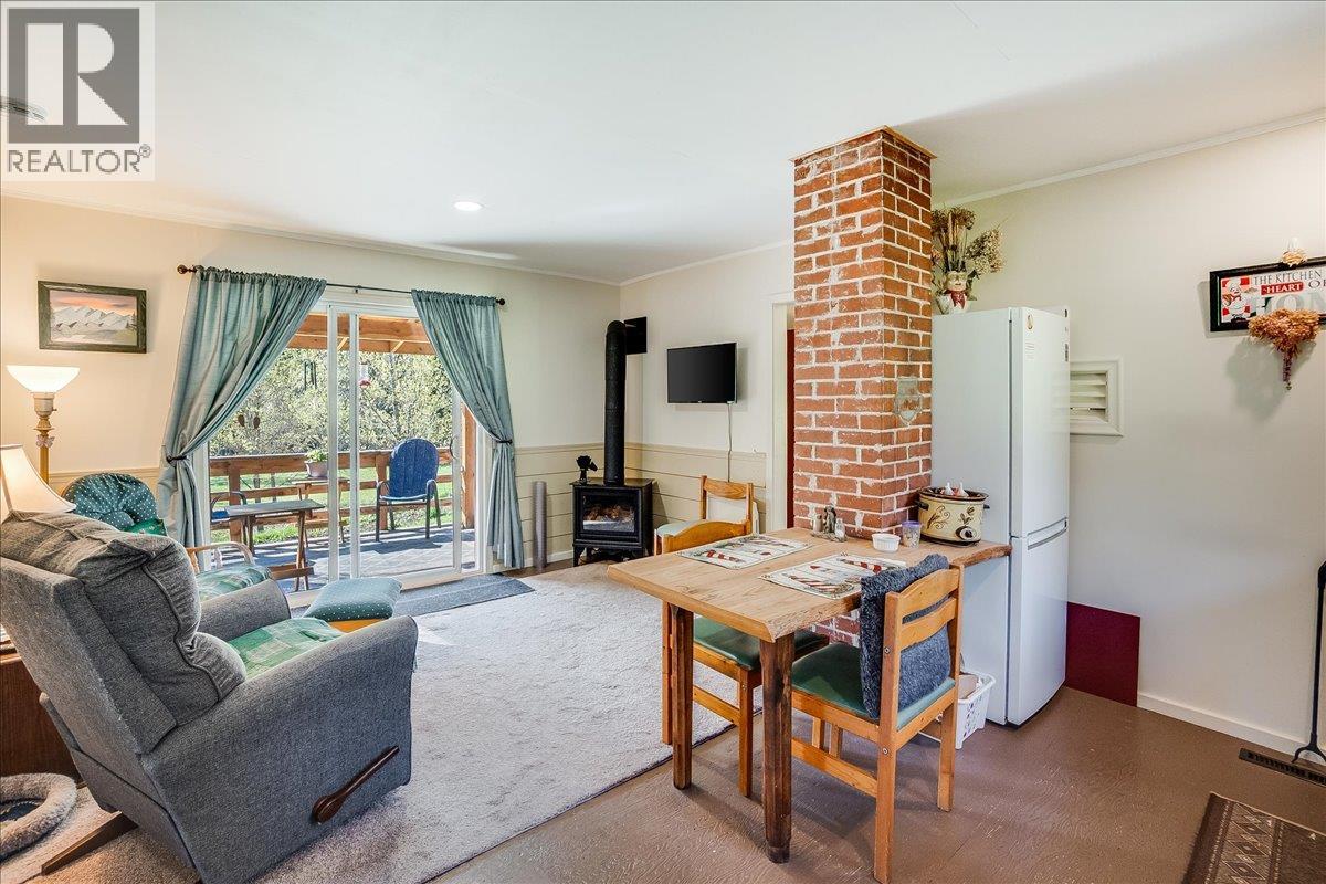 3371 Highway 3B, Fruitvale