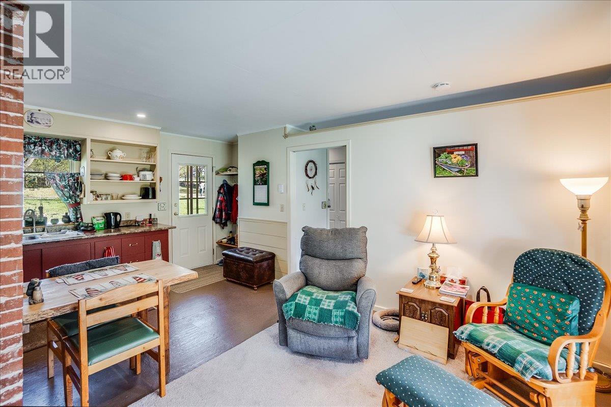 3371 Highway 3B, Fruitvale