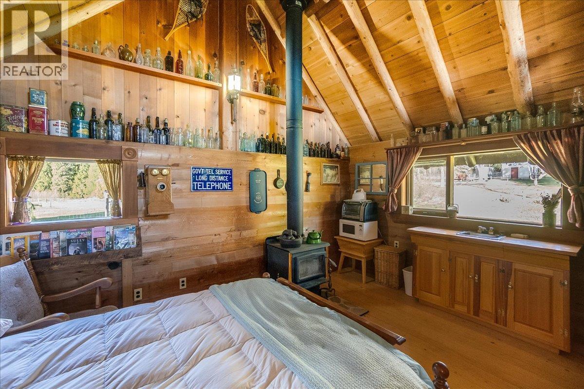 3371 Highway 3B, Fruitvale