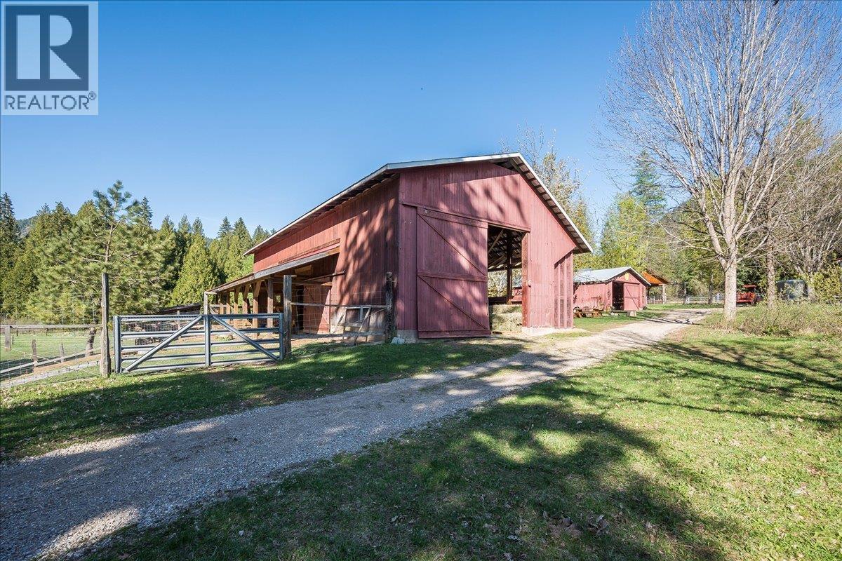 3371 Highway 3B, Fruitvale