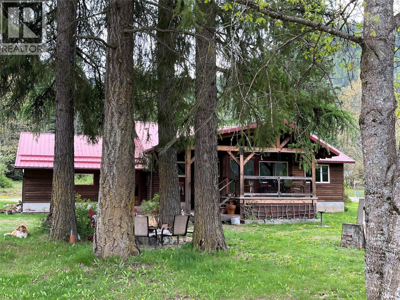 3371 Highway 3B, Fruitvale