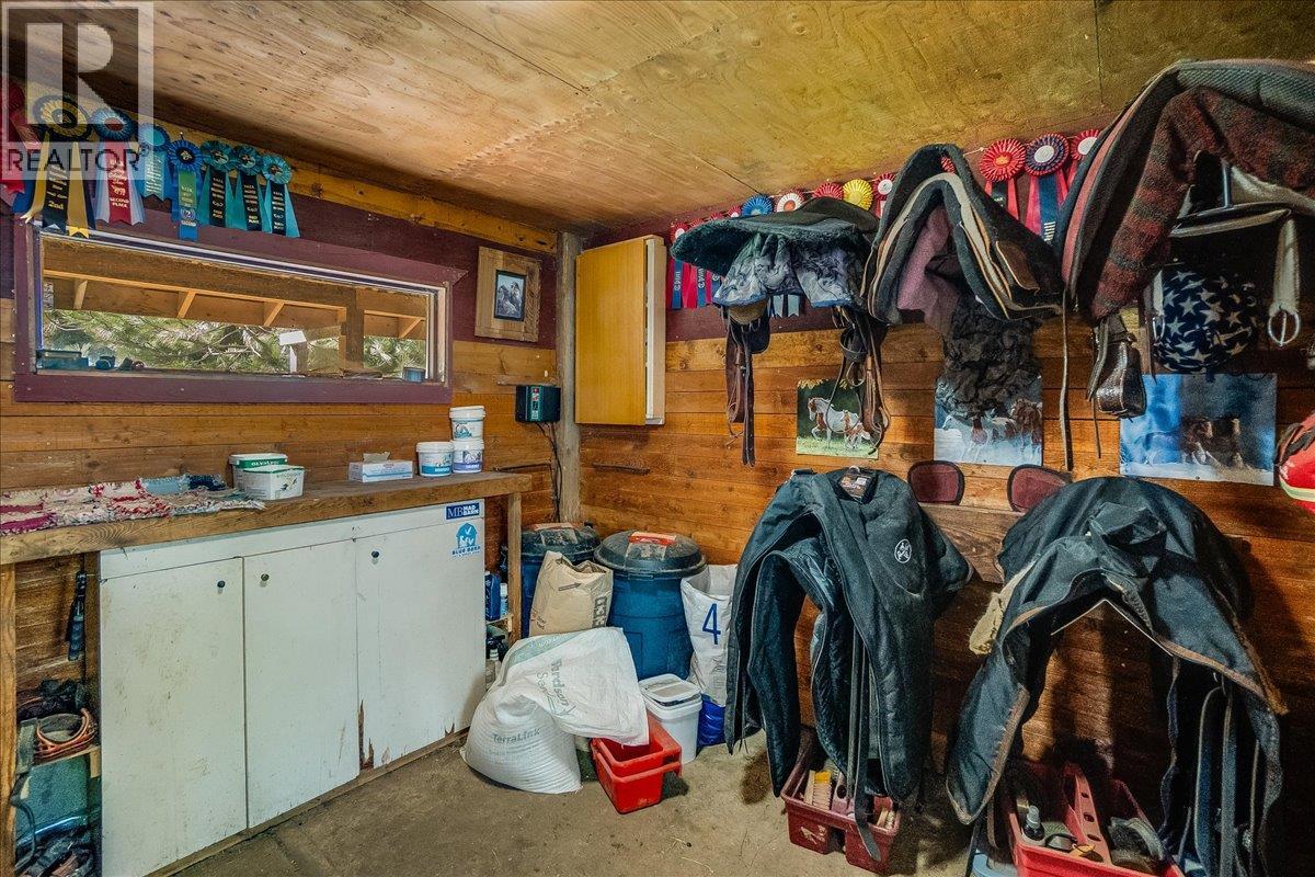 3371 Highway 3B, Fruitvale