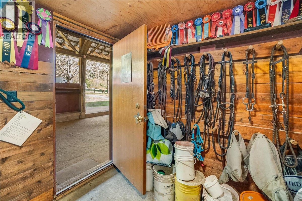 3371 Highway 3B, Fruitvale