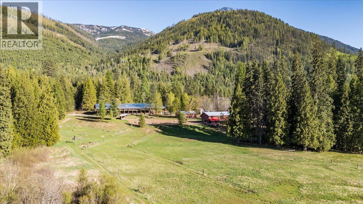 3371 Highway 3B, Fruitvale