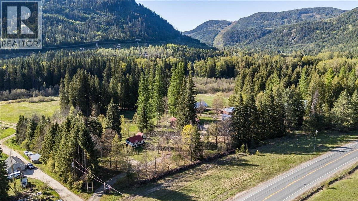 3371 Highway 3B, Fruitvale