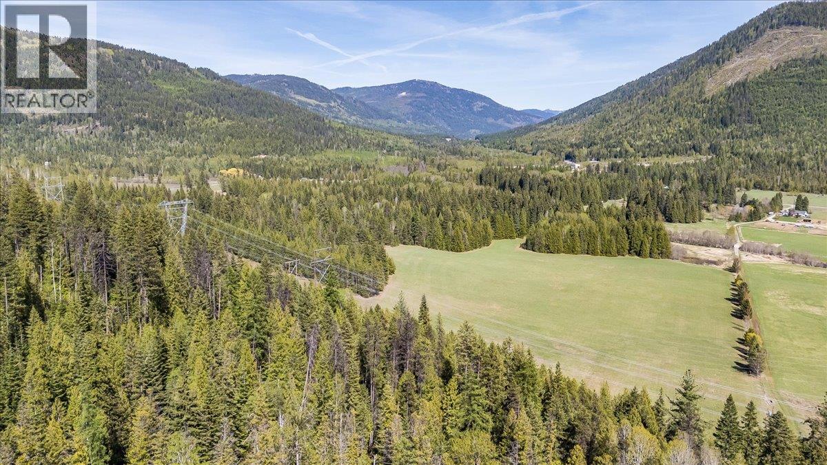 3371 Highway 3B, Fruitvale