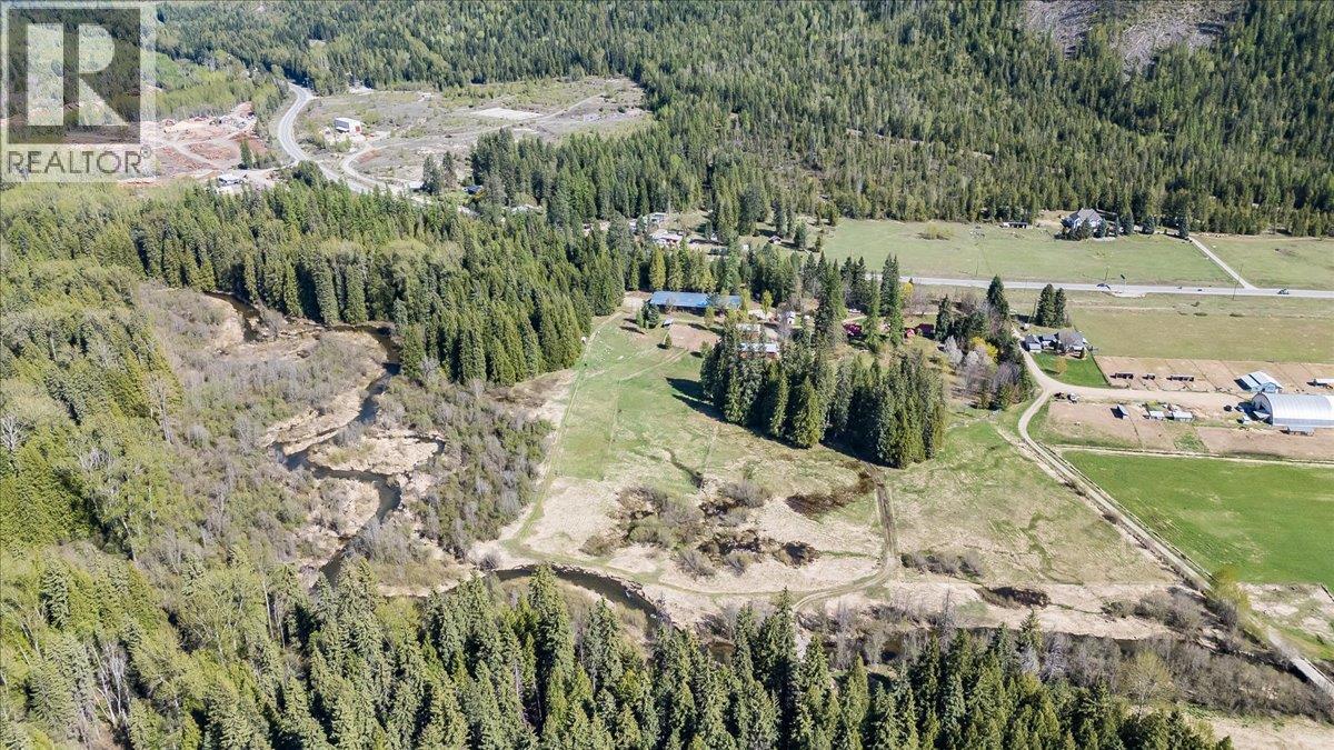 3371 Highway 3B, Fruitvale