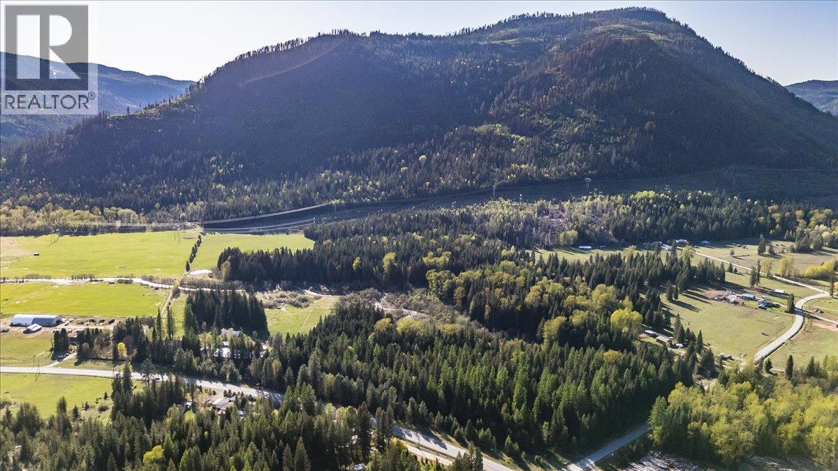 3371 Highway 3B, Fruitvale