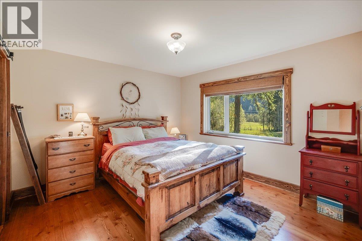 3371 Highway 3B, Fruitvale