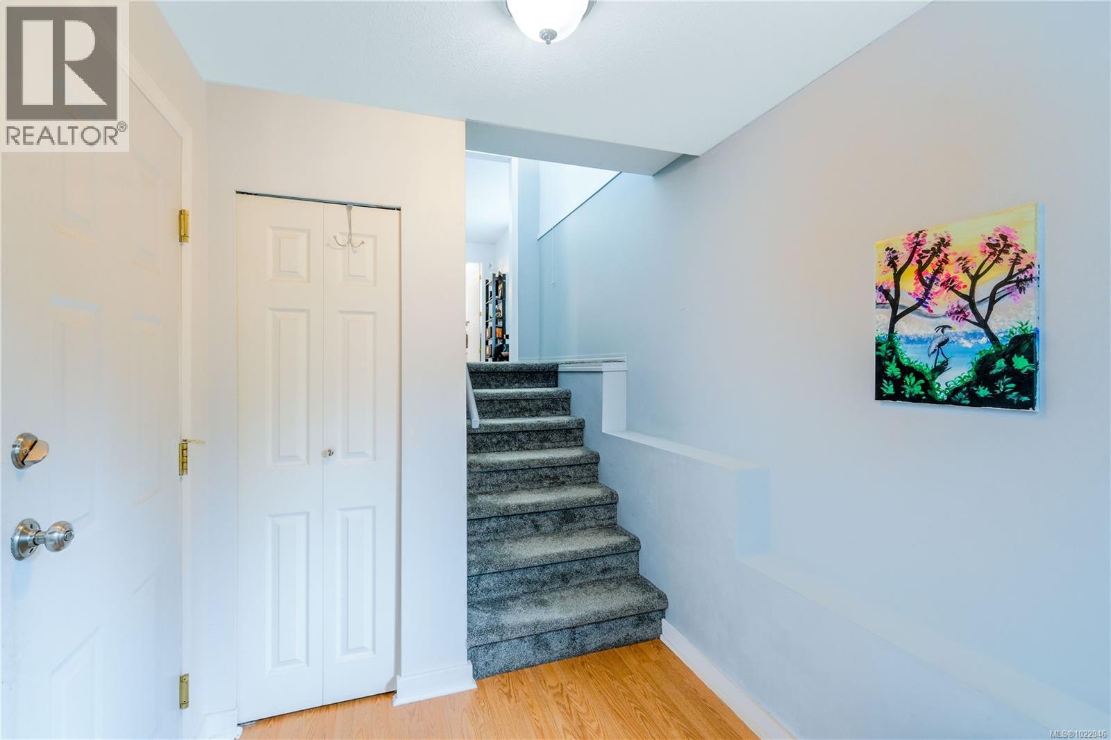 825 Pinecrest Rd - Photo 3 of 35, Campbell River, British Columbia