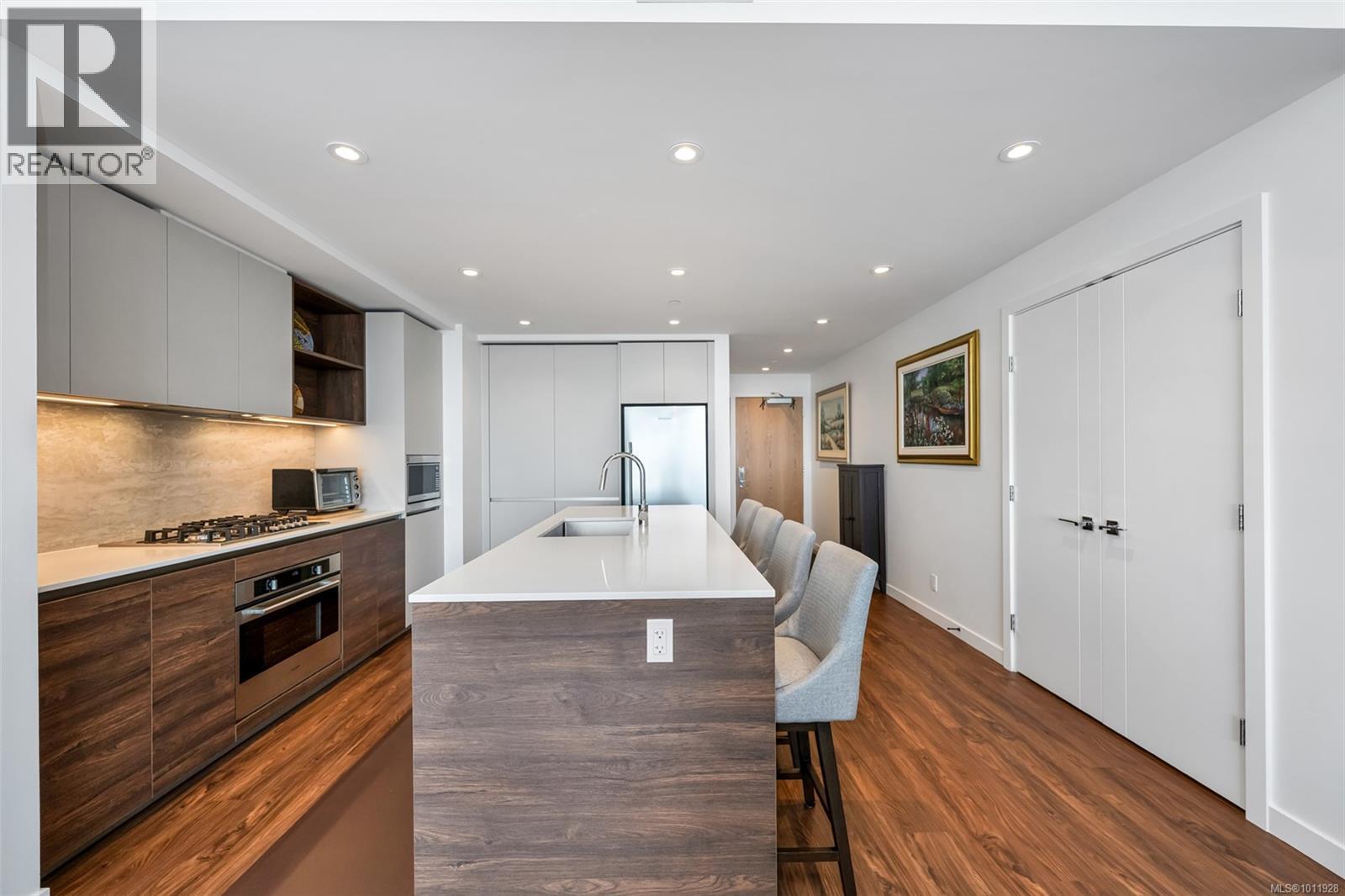 1108 363 Tyee Road, Victoria