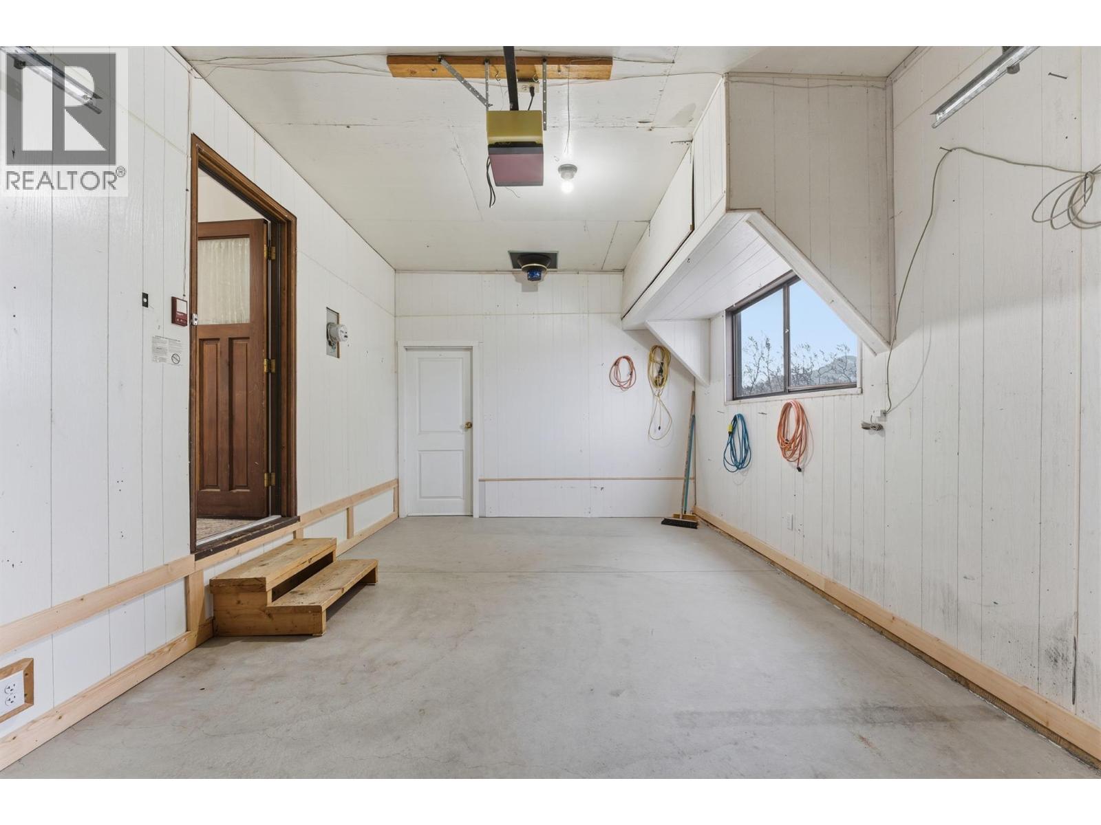 2289 Hayden Place, Armstrong