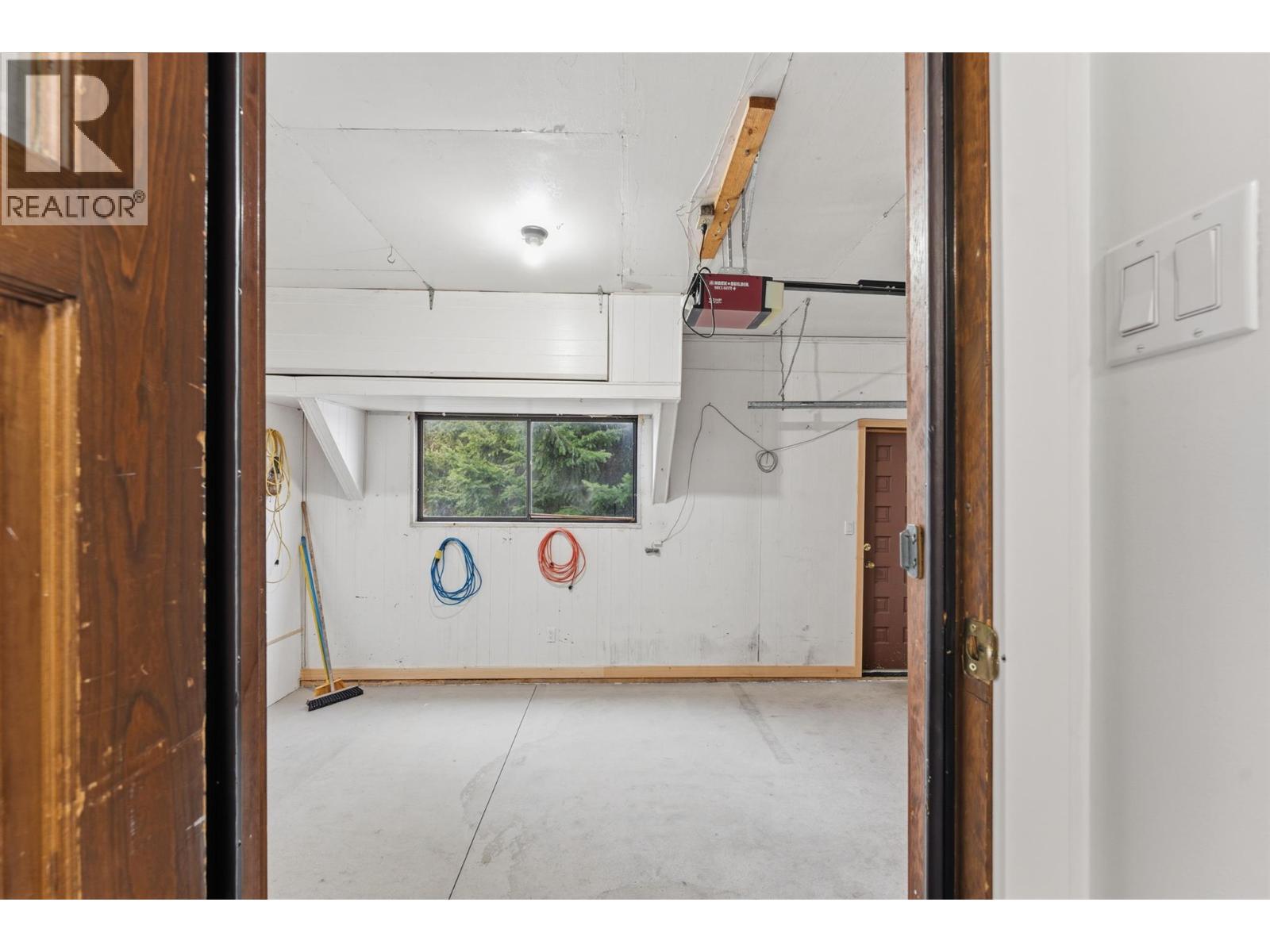 2289 Hayden Place, Armstrong