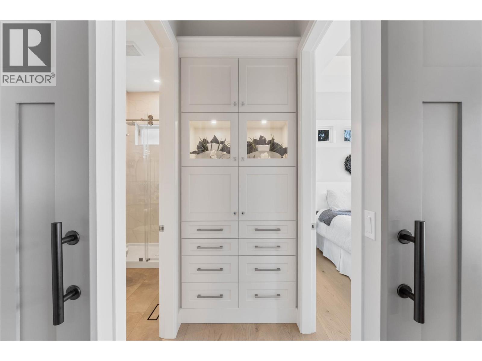 608 Mt Ida Crescent - 16