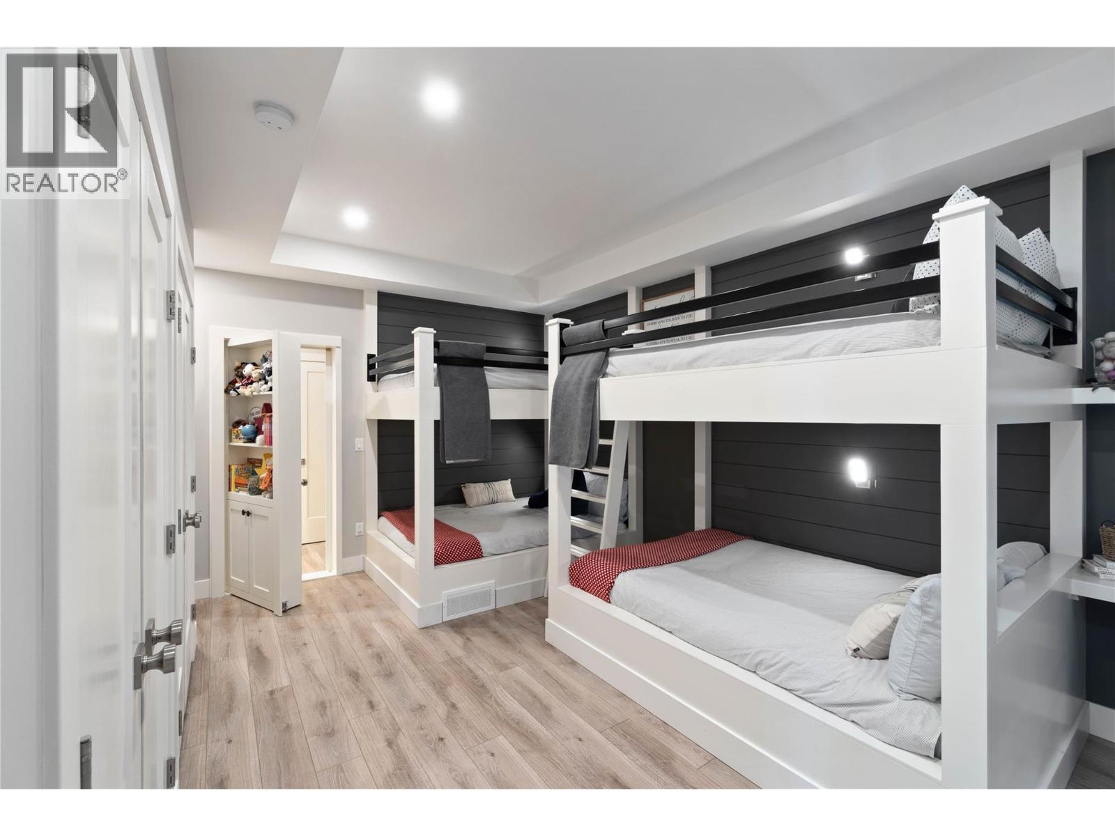 608 Mt Ida Crescent - 38