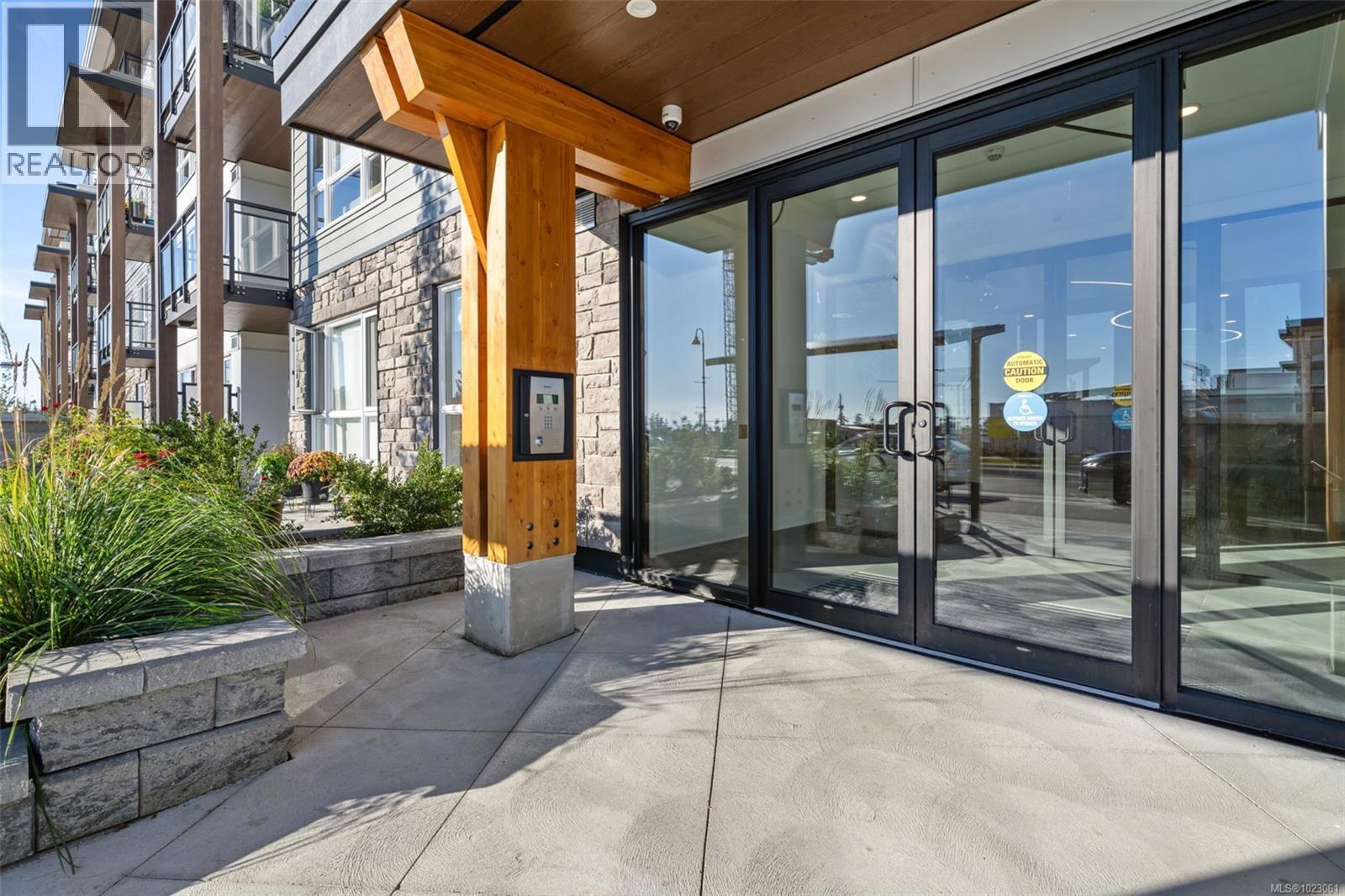 100 3564B Ryder Hesjedal Way, Colwood