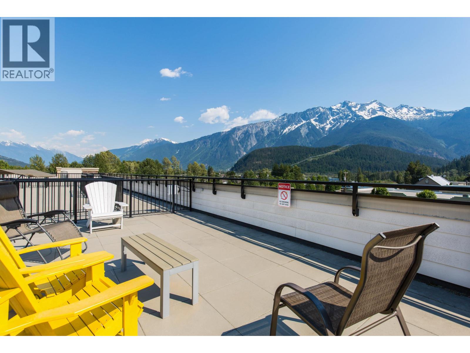 209 7445 FRONTIER STREET, Pemberton