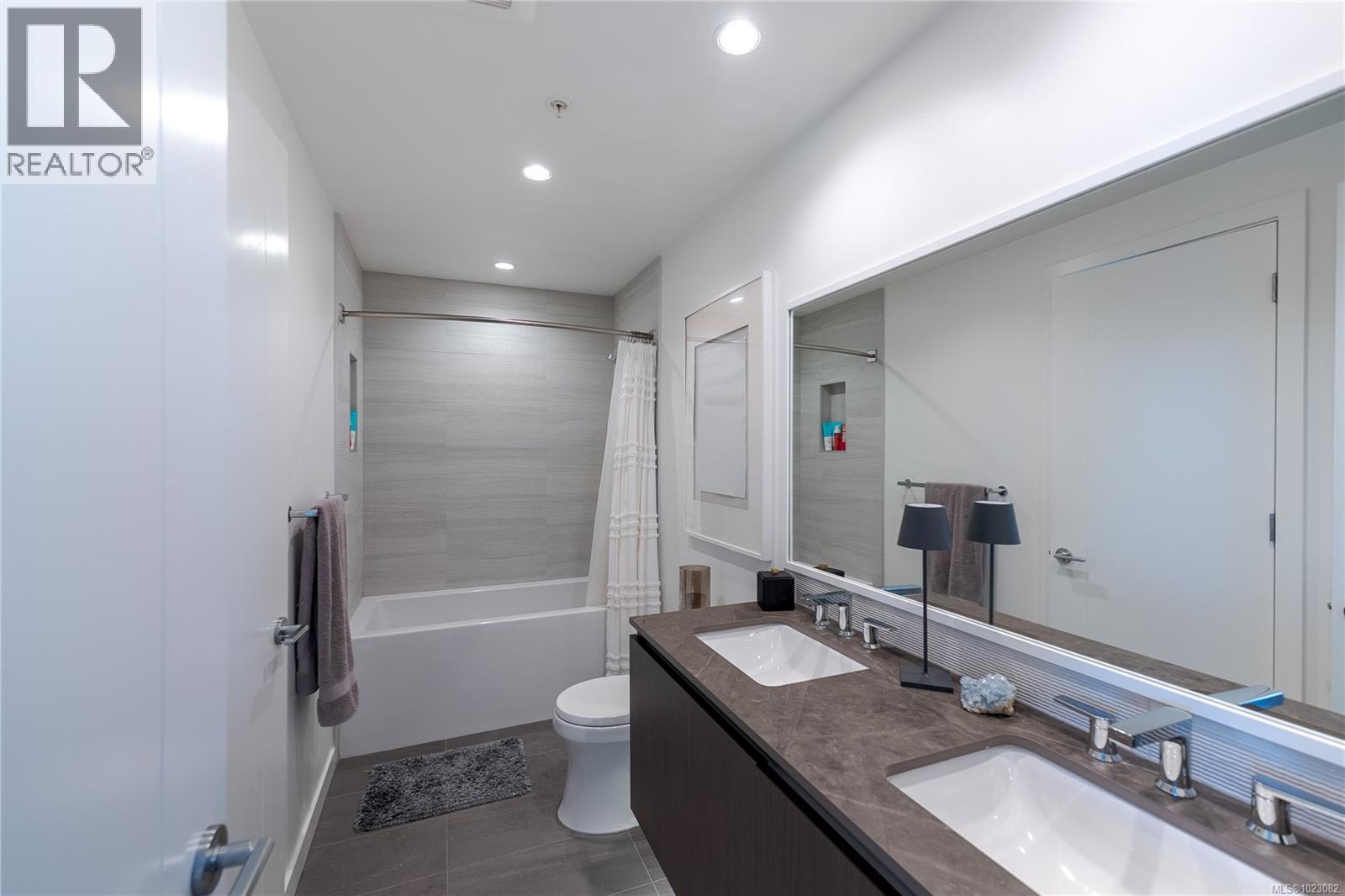 1006 2000 Hannington Road, Langford