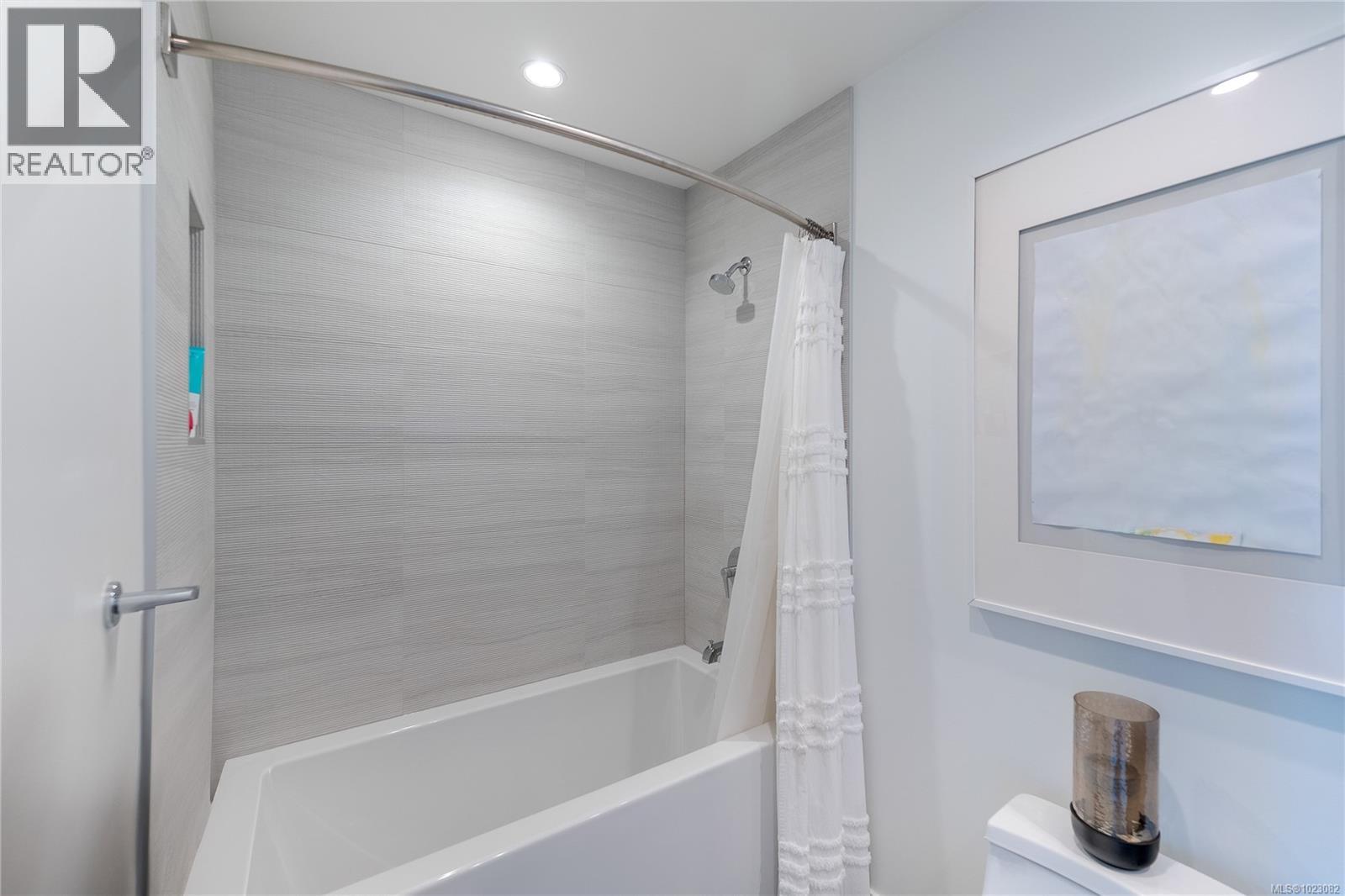 1006 2000 Hannington Road, Langford