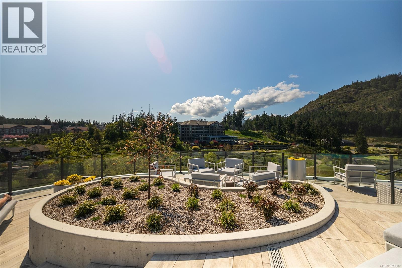 1006 2000 Hannington Road, Langford