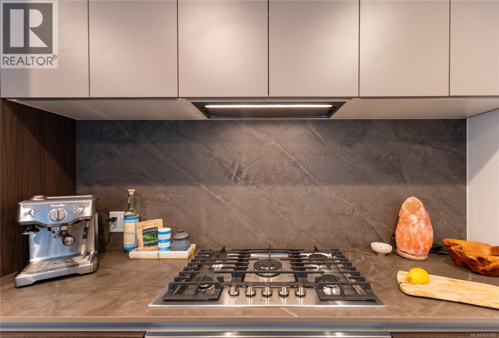 1006 2000 Hannington Road, Langford