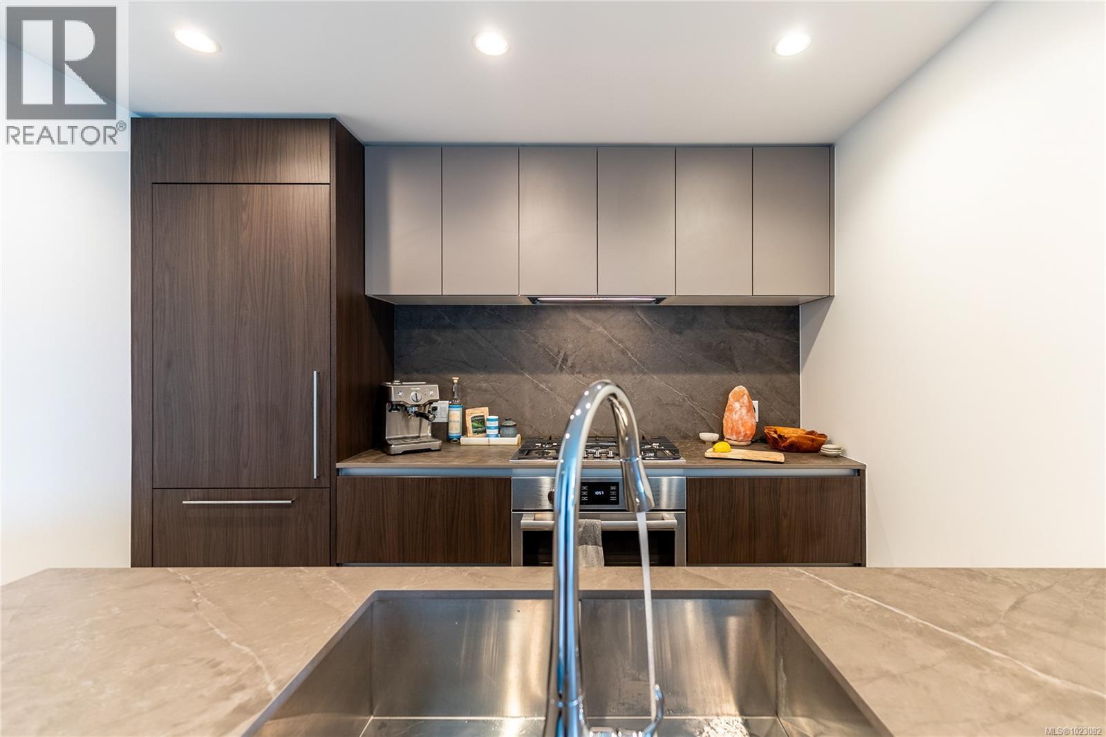 1006 2000 Hannington Road, Langford