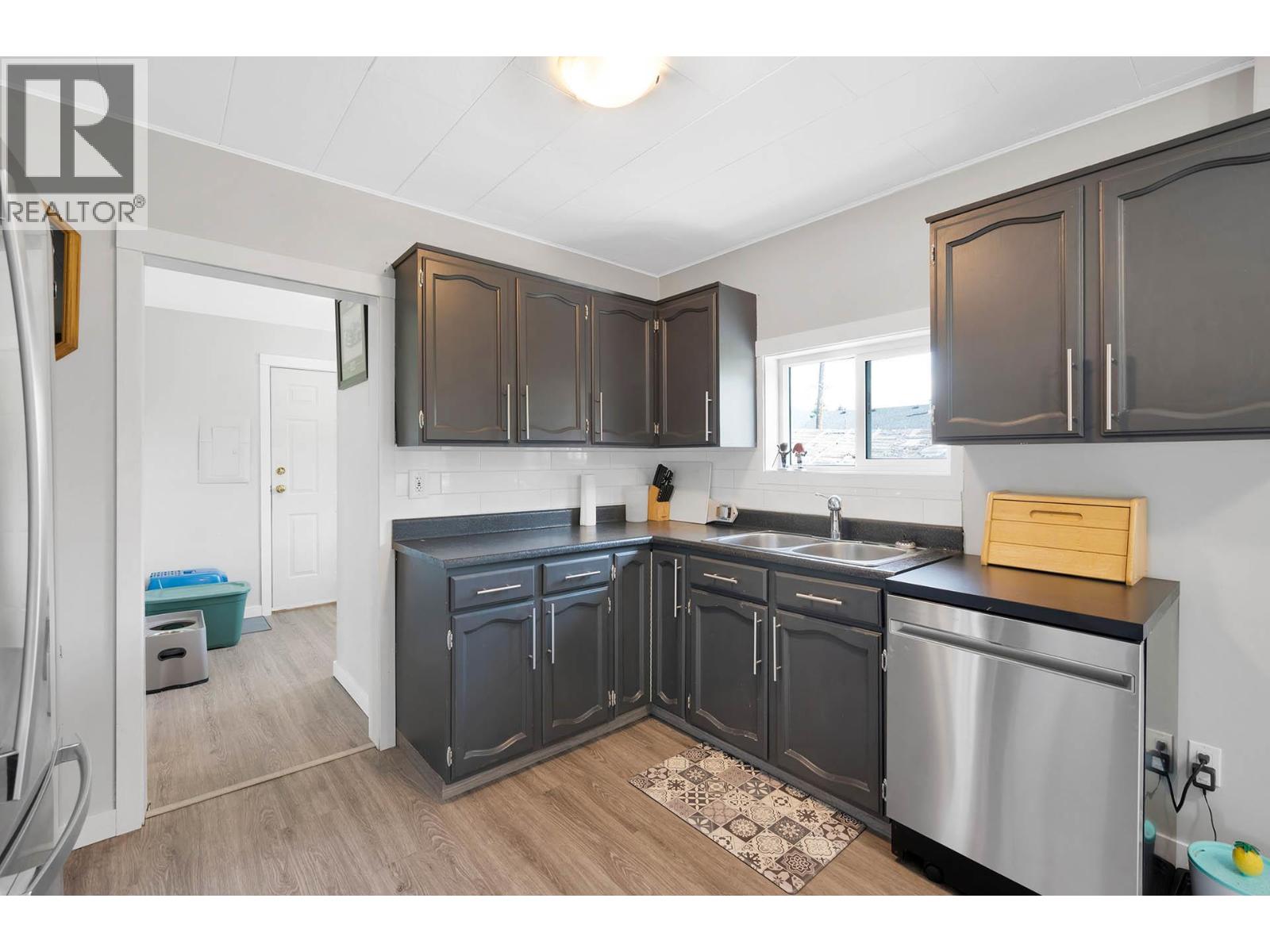 327 PINE STREET - 24