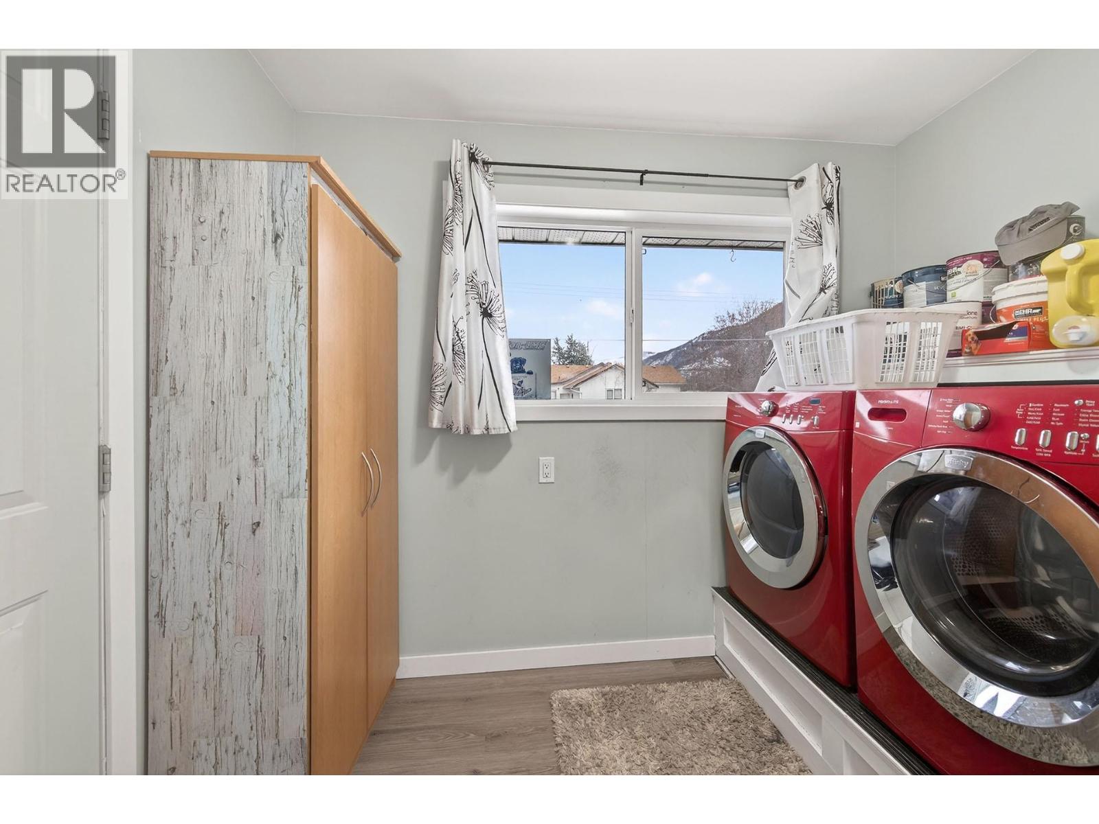 327 PINE STREET - 28