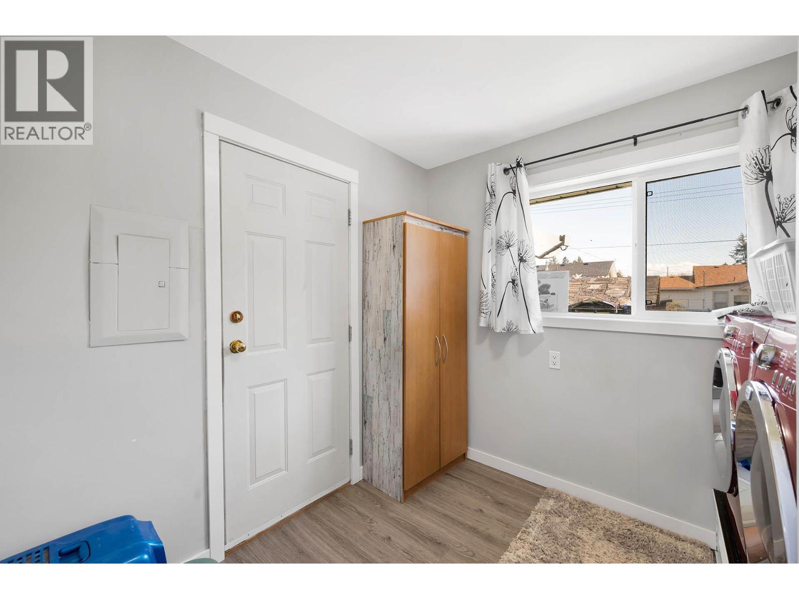 327 PINE STREET - 30