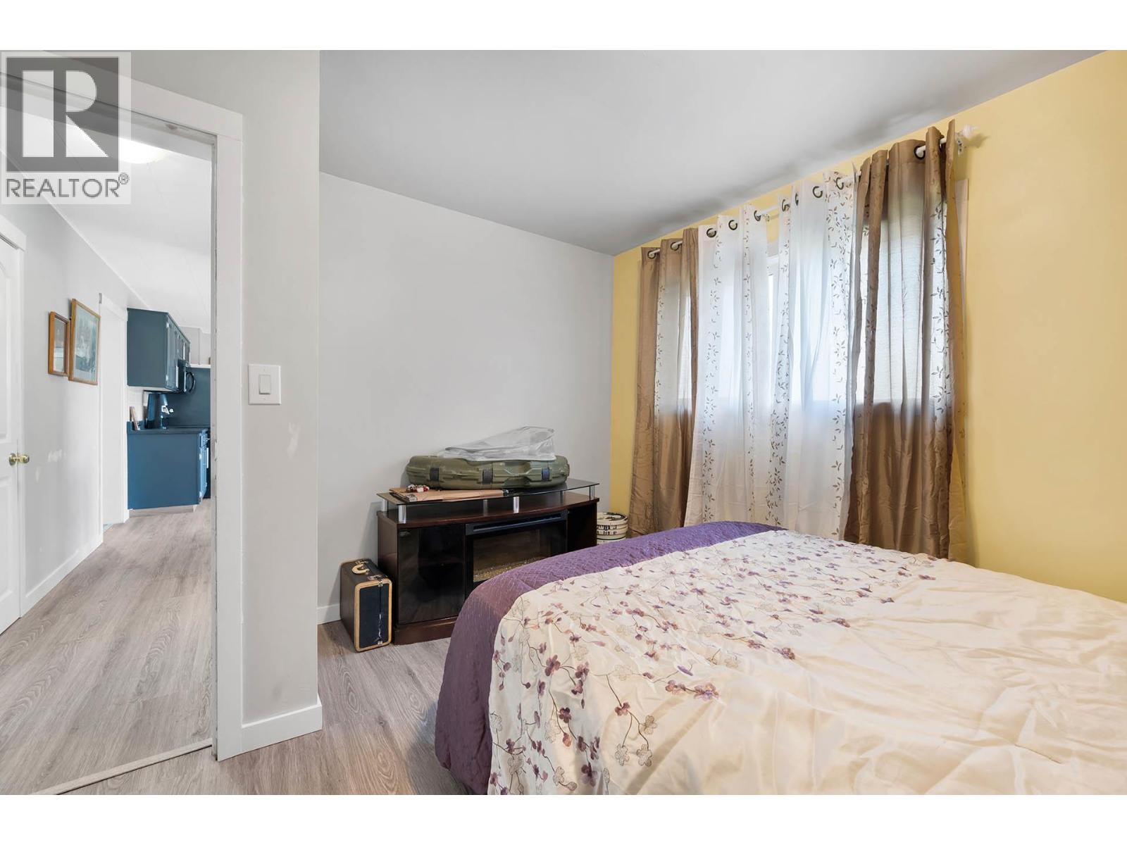 327 Pine Street - 37