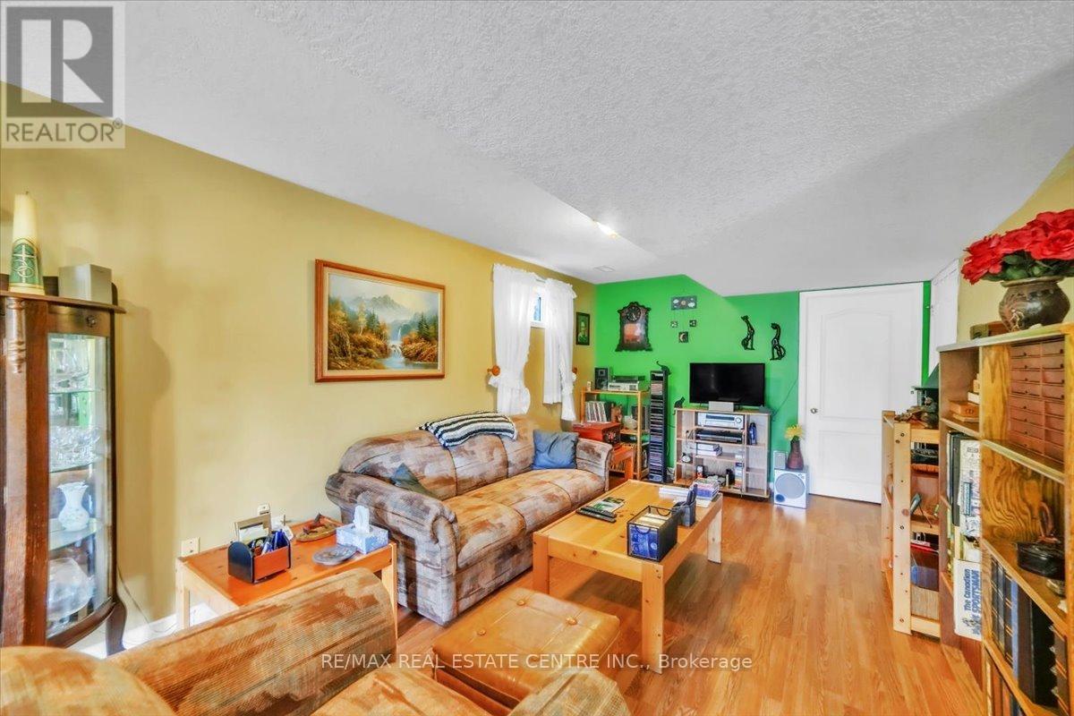 35 CAMERON COURT - 31