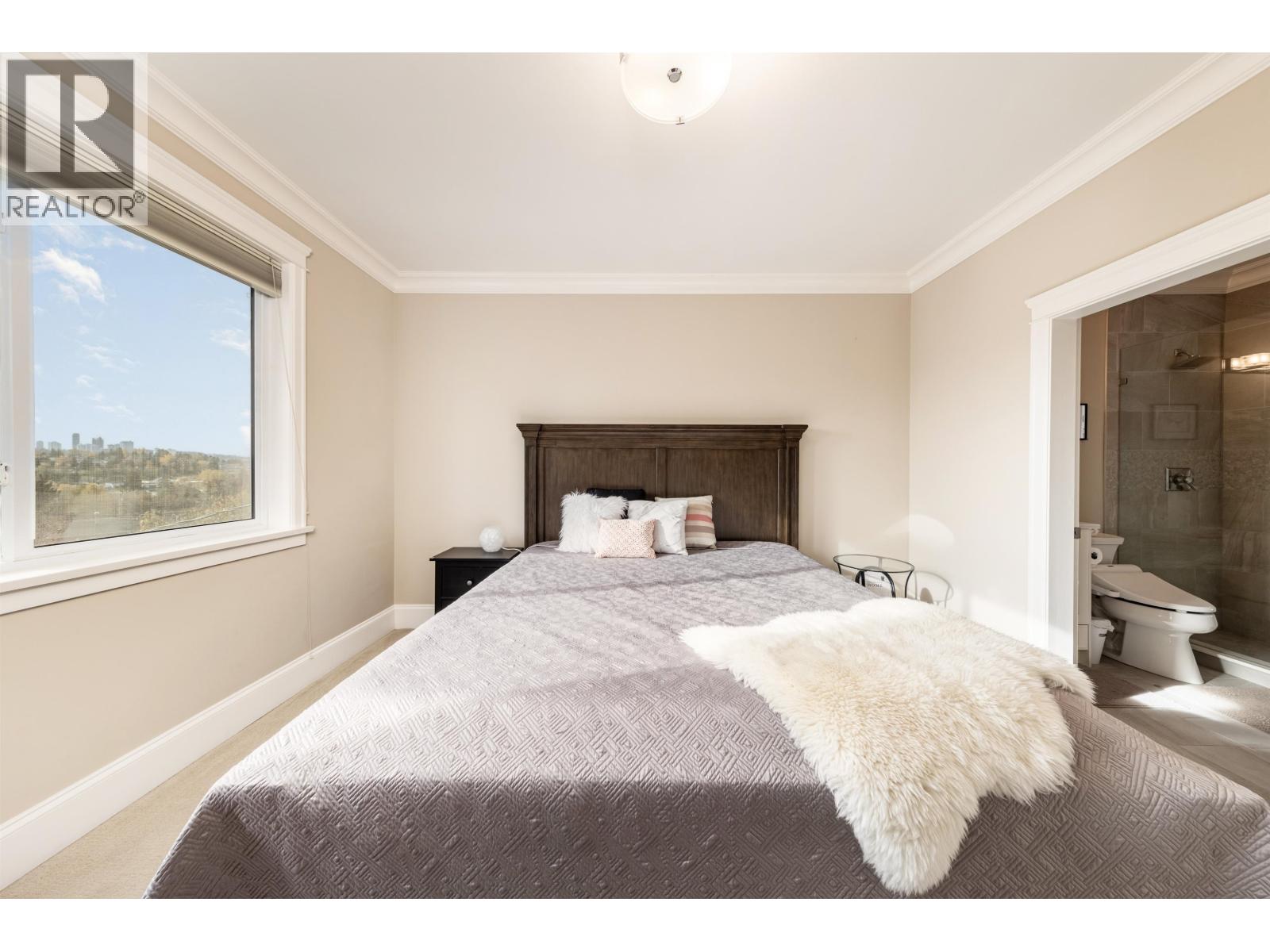 6326 DAWSON STREET, Burnaby