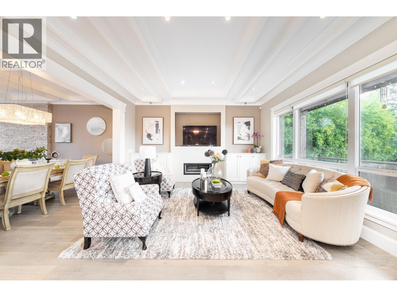 6326 DAWSON STREET, Burnaby