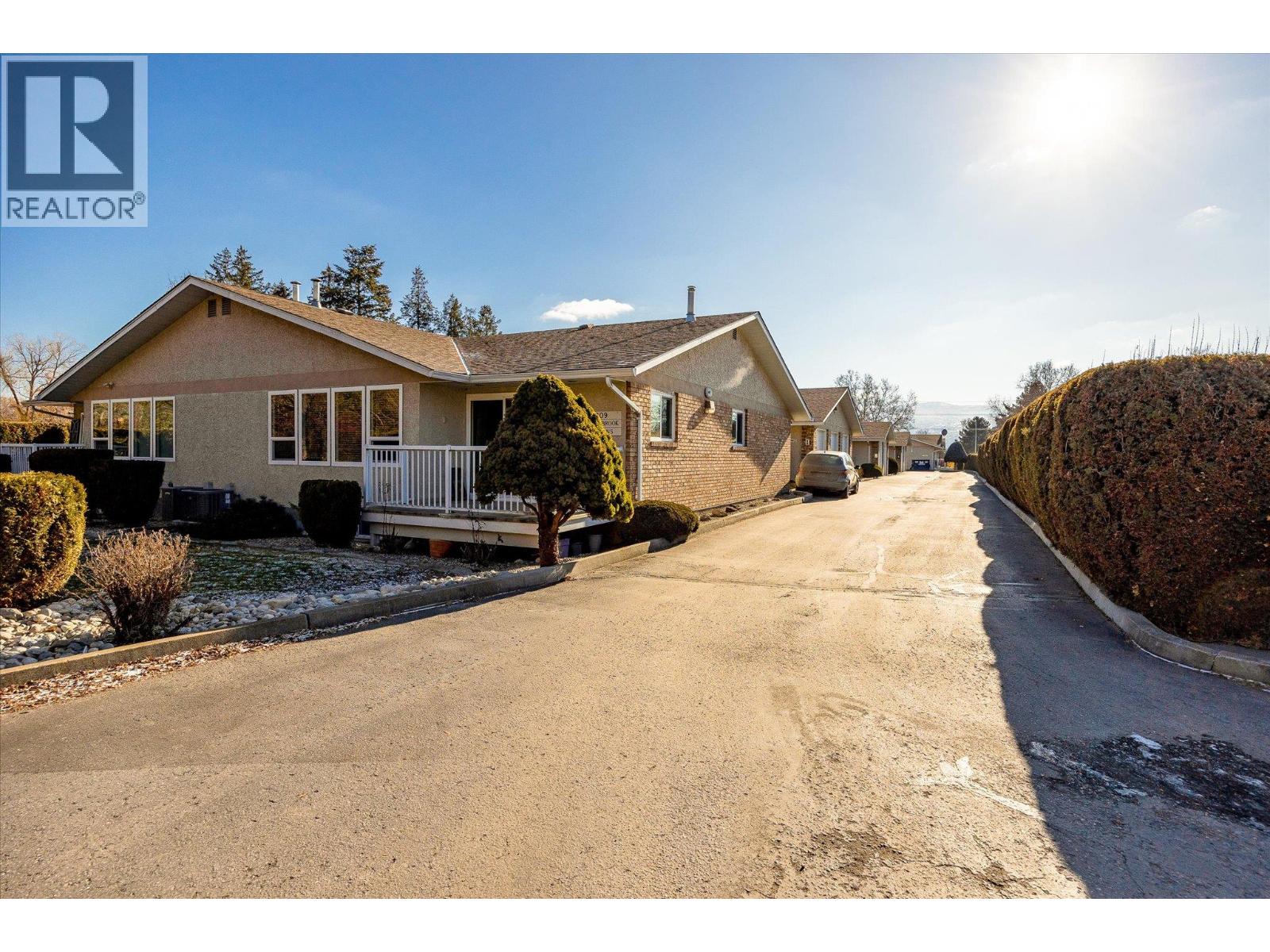 5 1209 Brookside Avenue, Kelowna