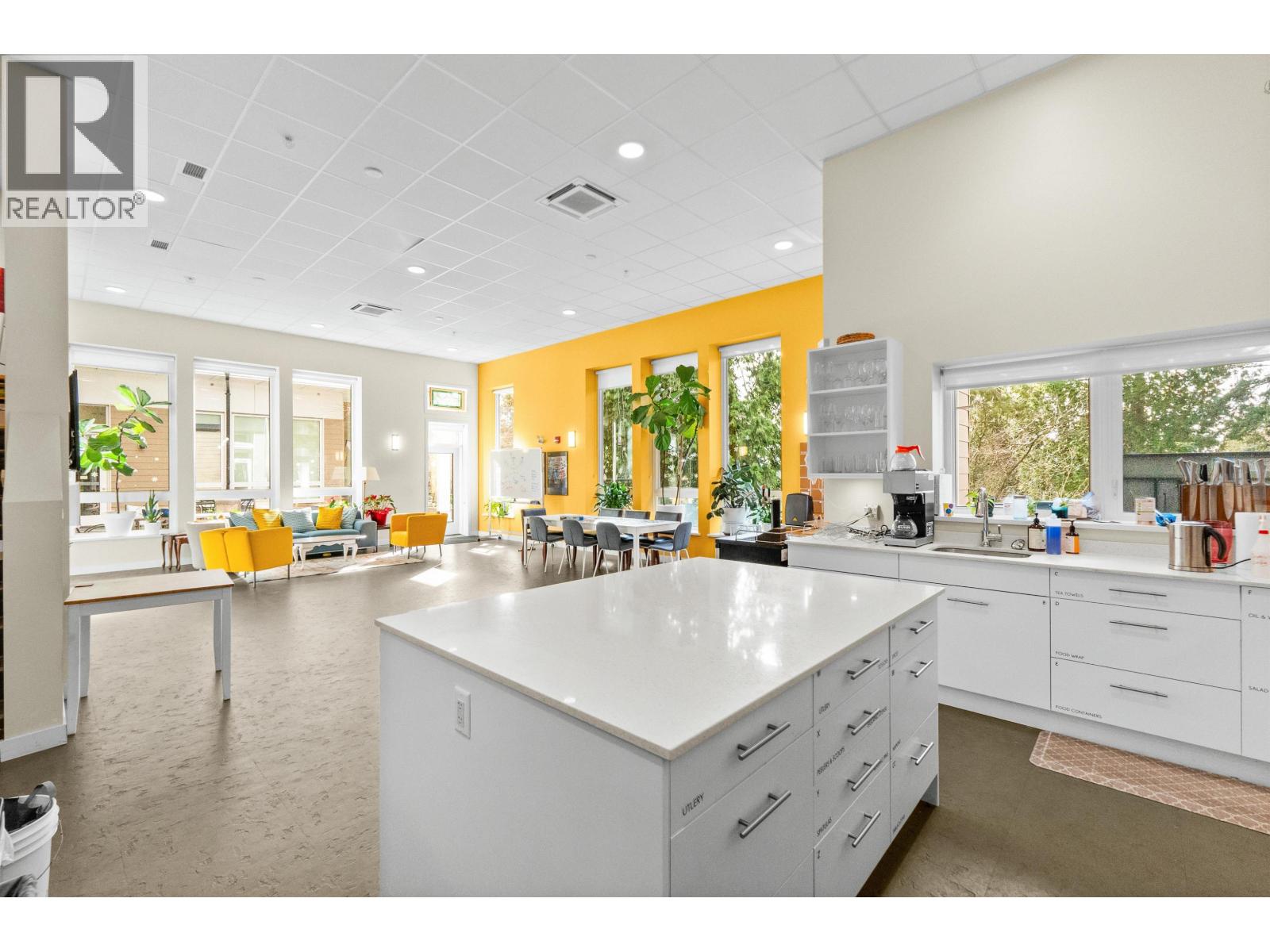 TH5 2137 CHESTERFIELD AVENUE, North Vancouver