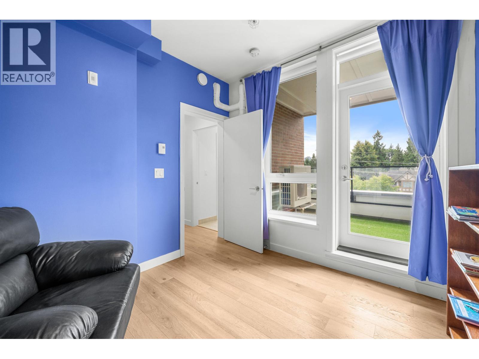 TH5 2137 CHESTERFIELD AVENUE, North Vancouver