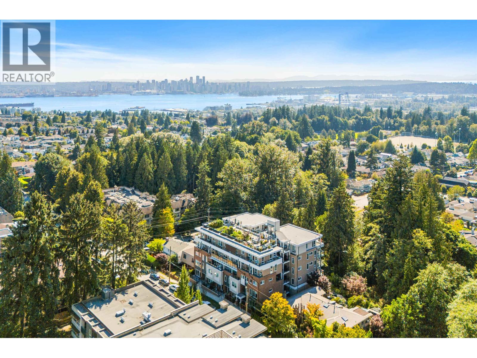 TH5 2137 CHESTERFIELD AVENUE, North Vancouver