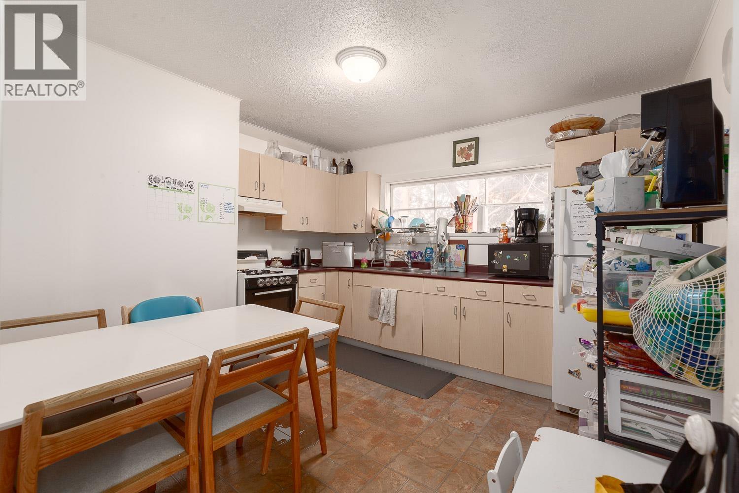 2483 W 6TH AVENUE, Vancouver