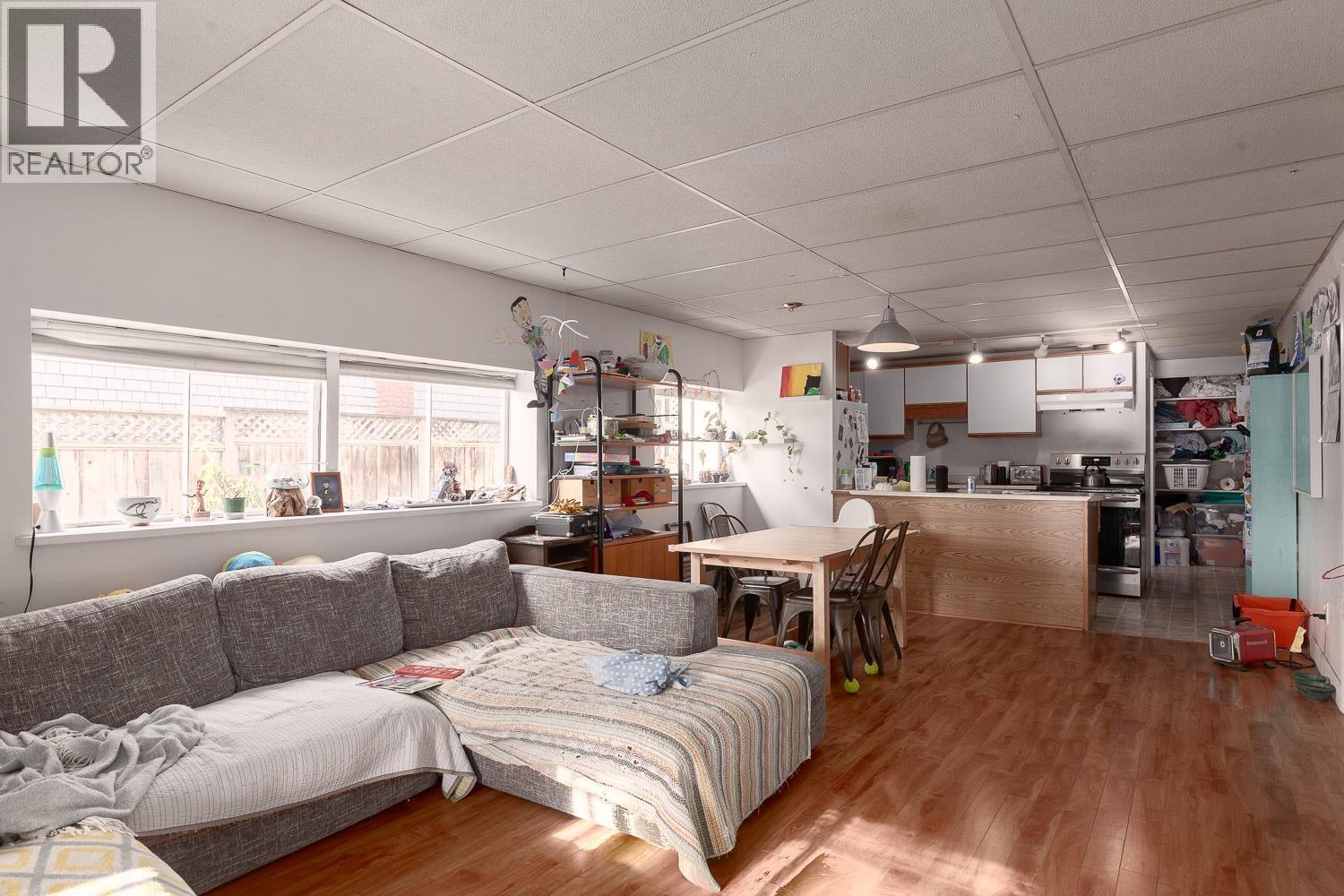 2483 W 6TH AVENUE, Vancouver