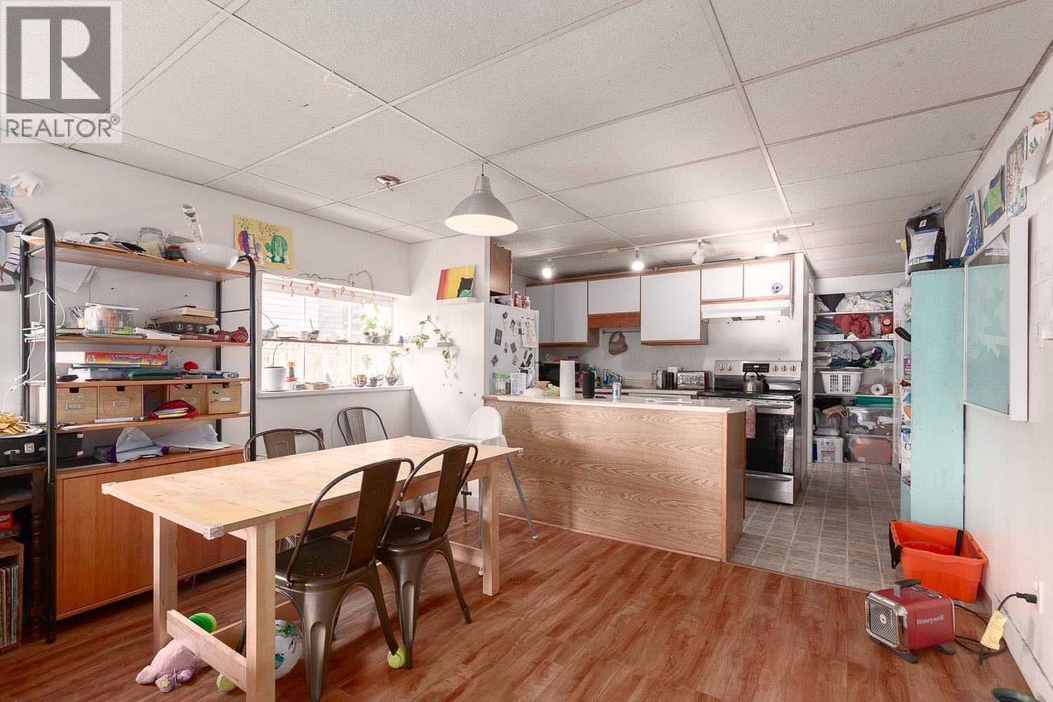 2483 W 6TH AVENUE, Vancouver