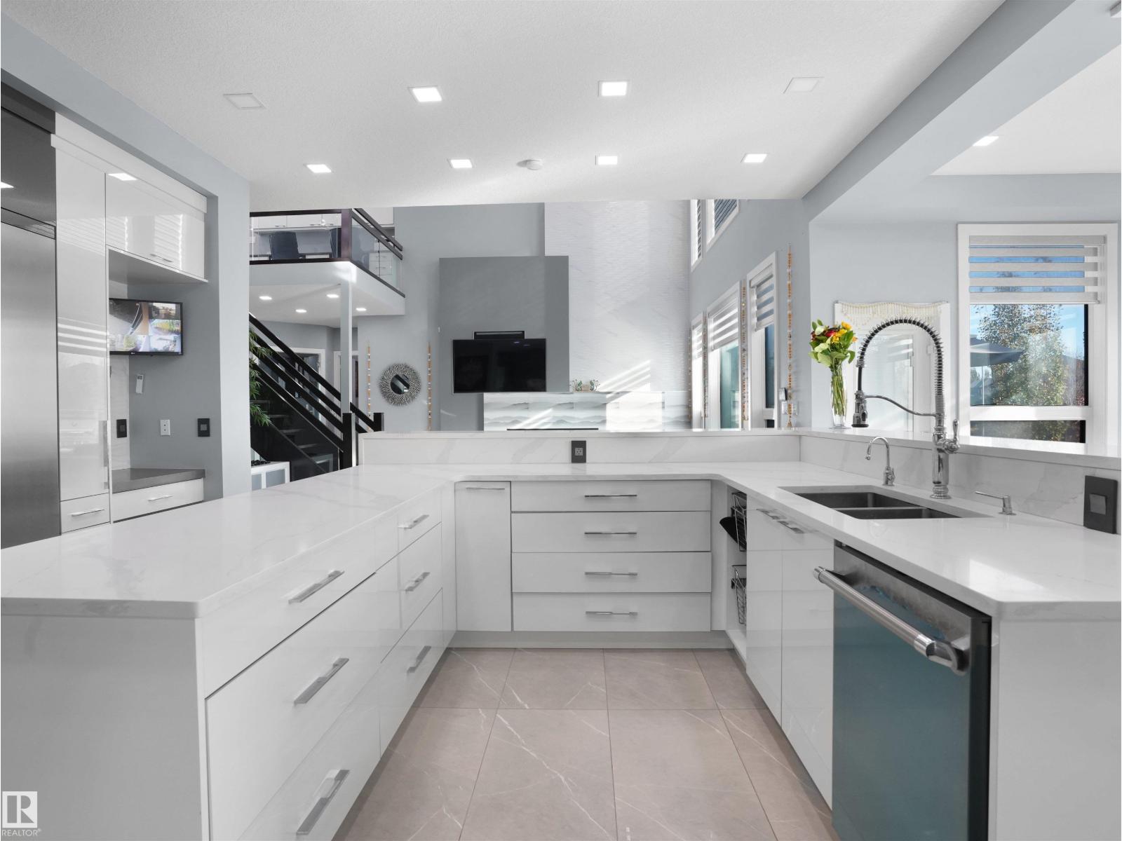 913 WOOD PL NW, Edmonton