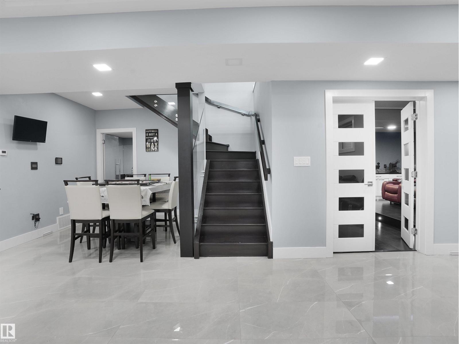 913 WOOD PL NW, Edmonton