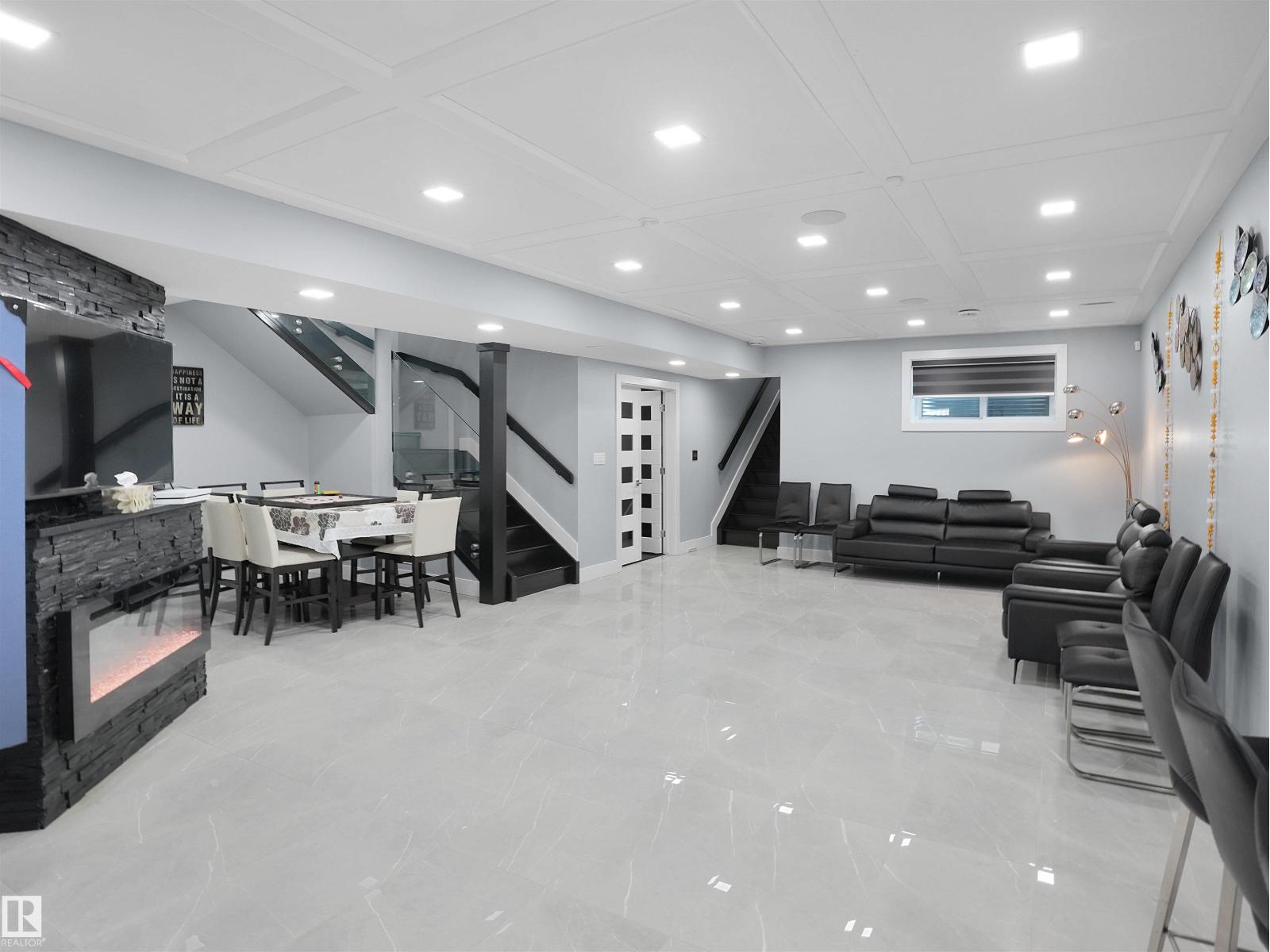 913 WOOD PL NW, Edmonton